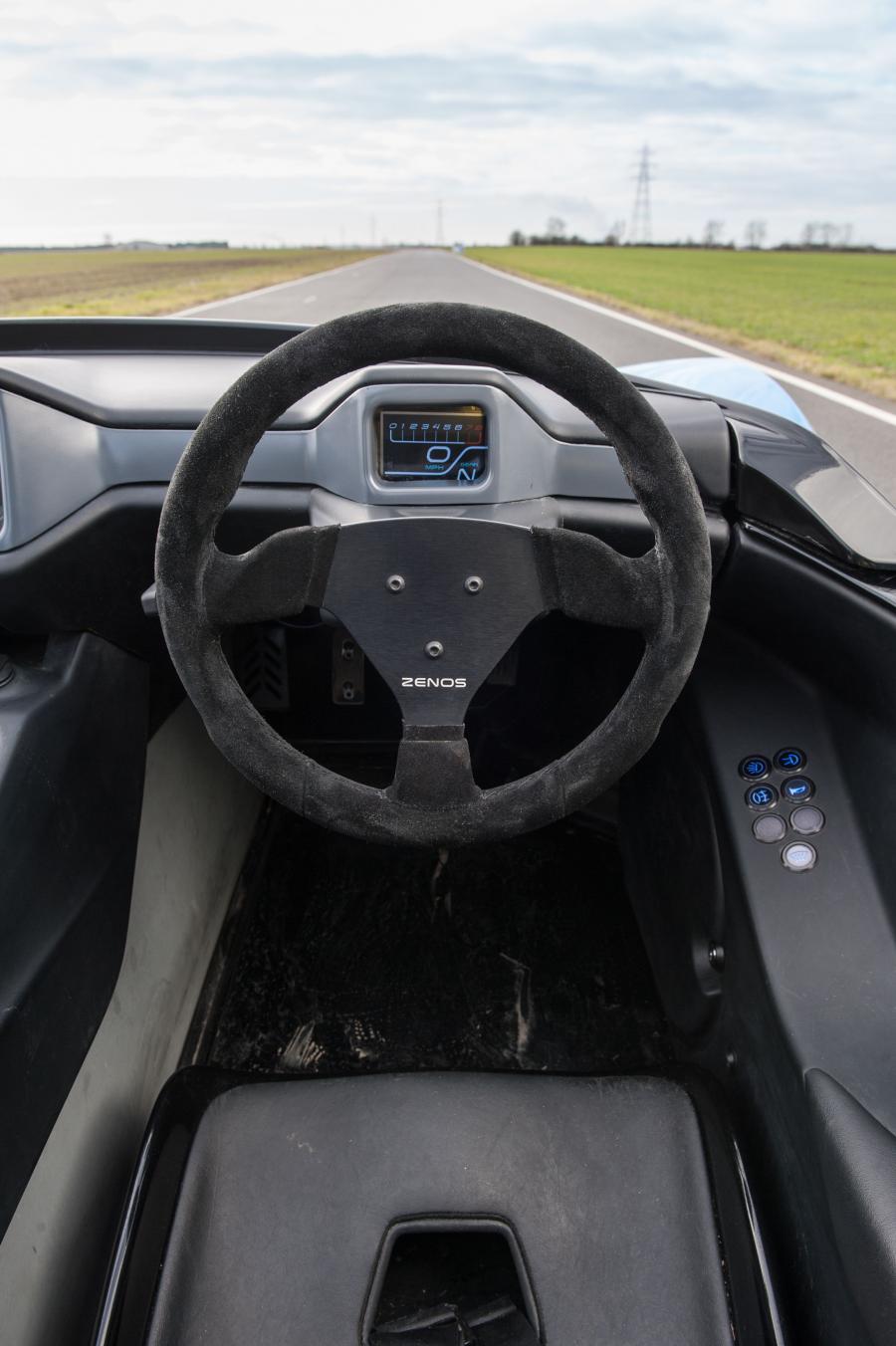 Панель приборов Zenos E10 S 2015 года  (фото 8 из 11)